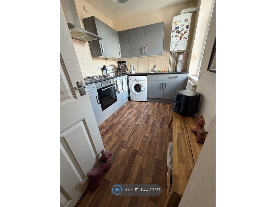 Property photo 2 of 11 Kitchen