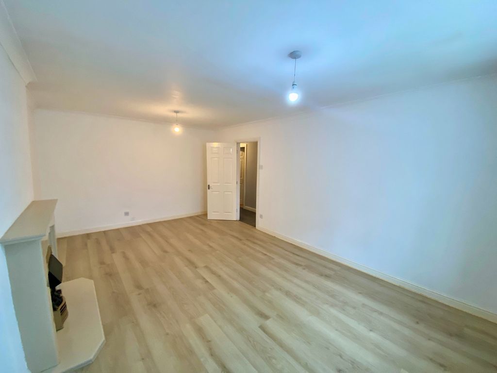 Property photo 2 of 17 Picture No. 31