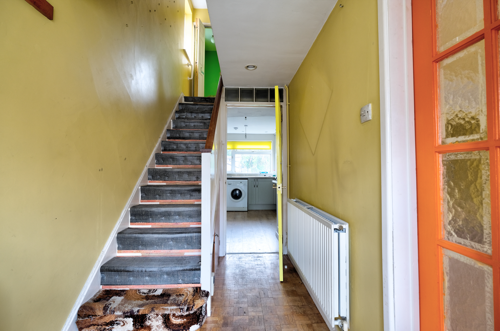 Property photo 2 of 20 Entrance Hall