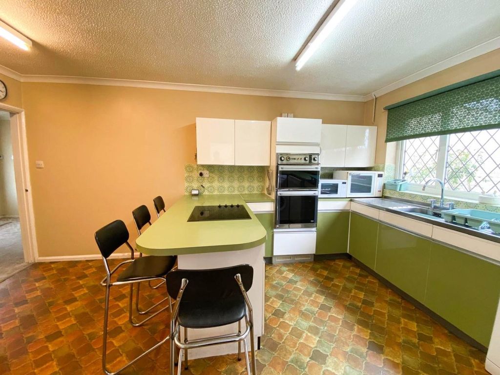 Property photo 3 of 16 4c28Ac00-d4Ae-4398-Bdb4-F45d5172Aa5c.Jpg