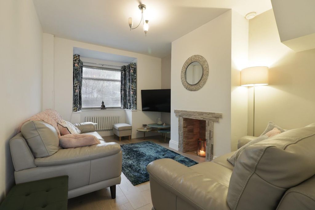 Property photo 1 of 25 Lounge