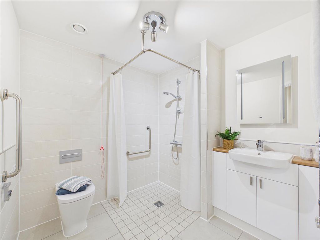Property photo 2 of 7 Shower Room