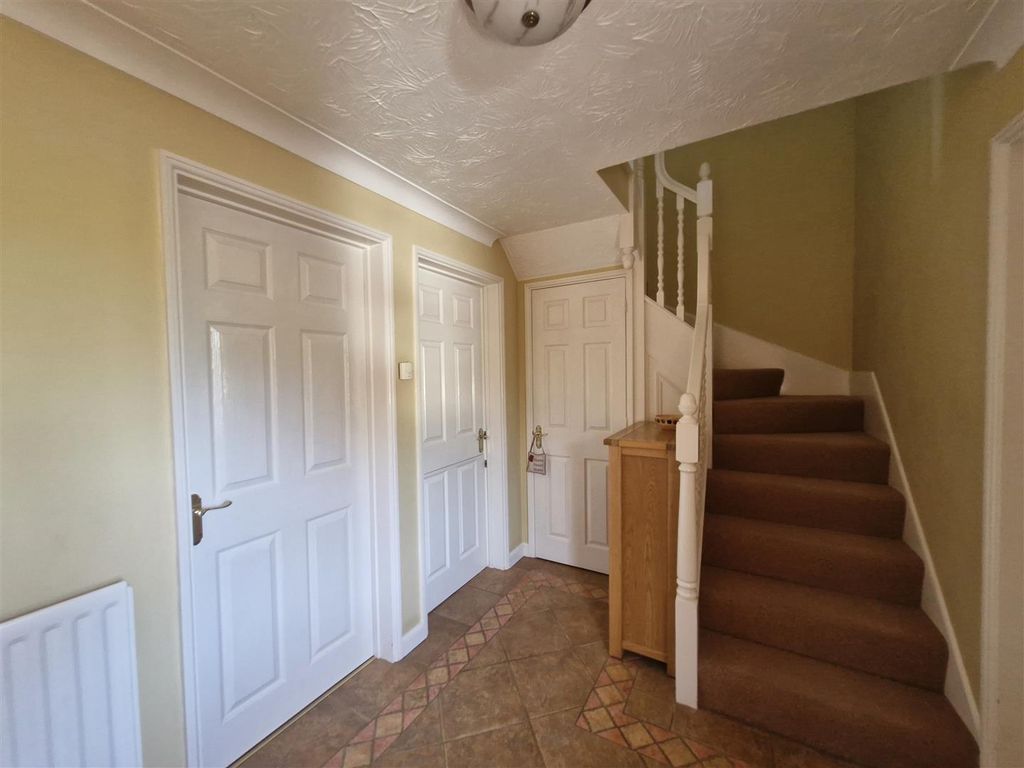 Property photo 2 of 22 Hallway.Jpg
