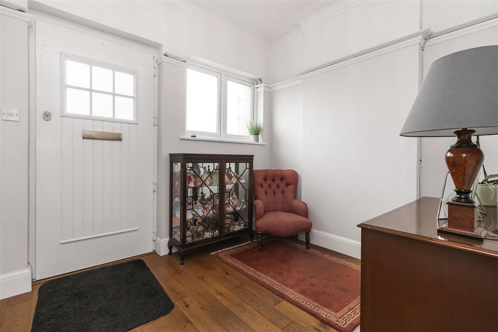 Property photo 2 of 30 Entrance Hall