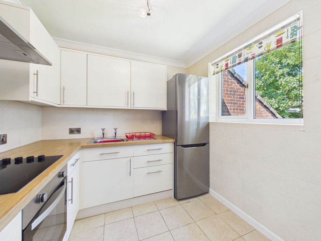 Property photo 3 of 12 Kitchen