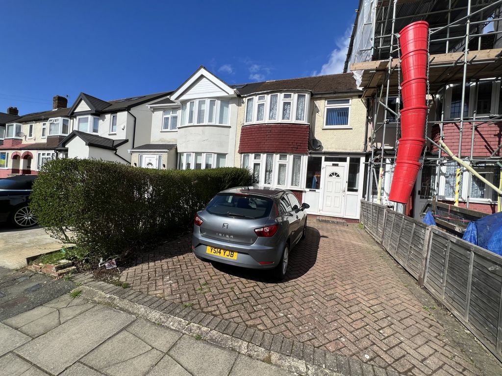 Property photo 1 of 13 3 Bedroom House In Northolt