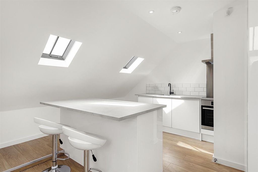 Property photo 3 of 9 15443_00527401.Jpg