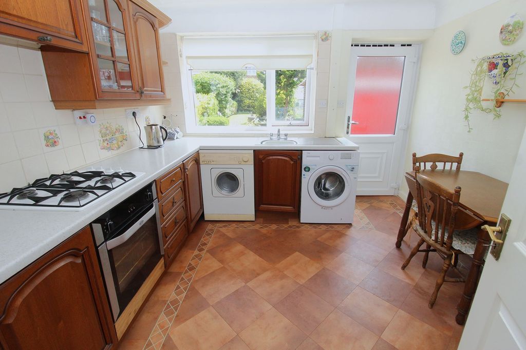 Property photo 3 of 28