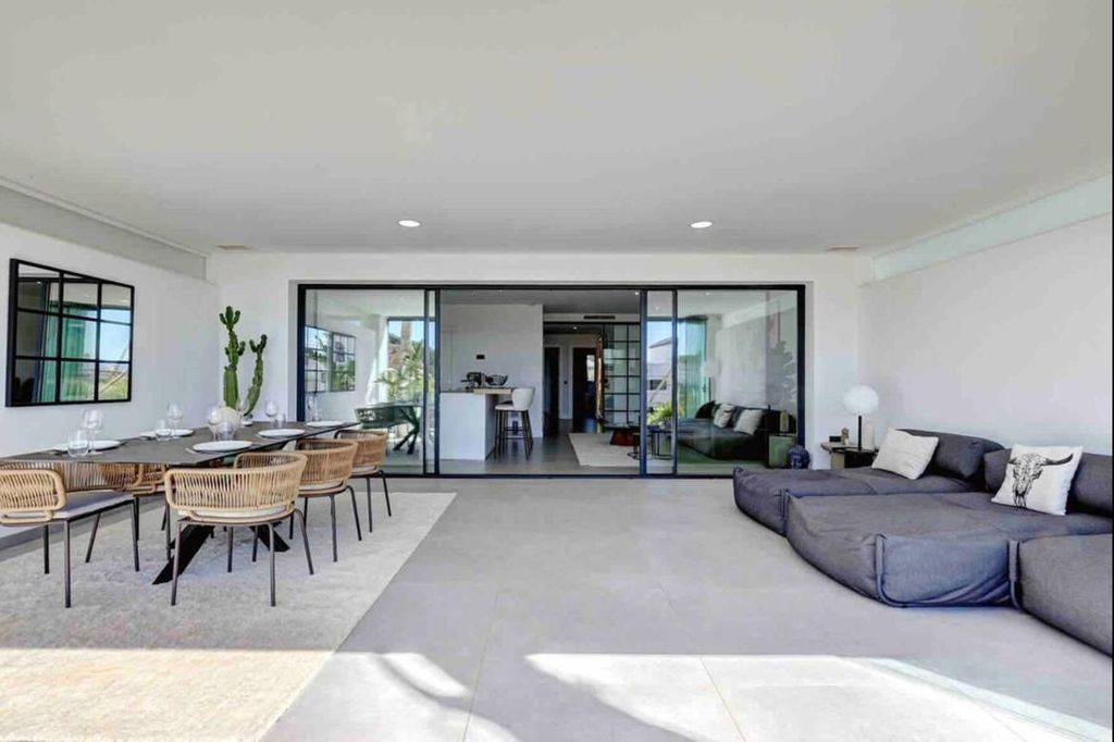 Property photo 1 of 37 Photo 0