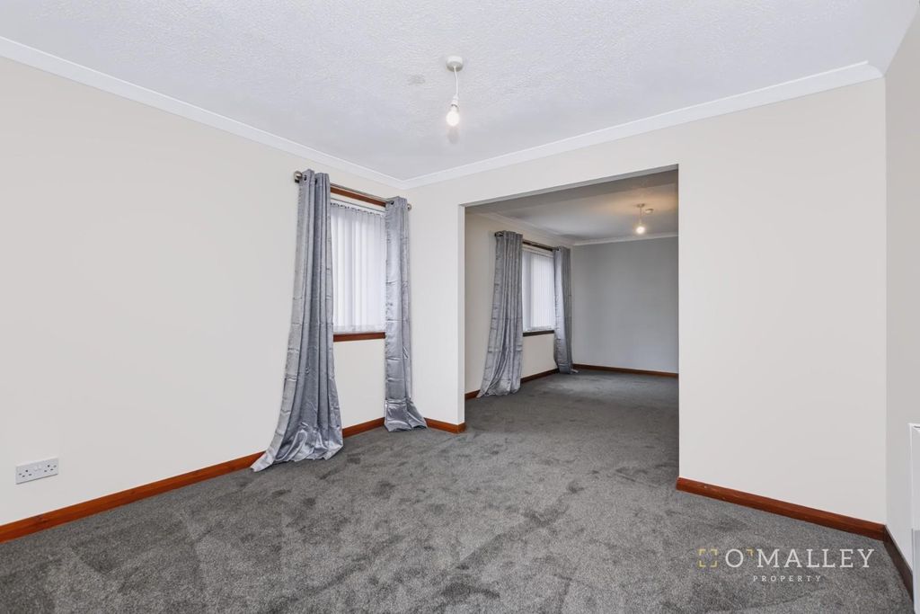 Property photo 3 of 14 Dining Room