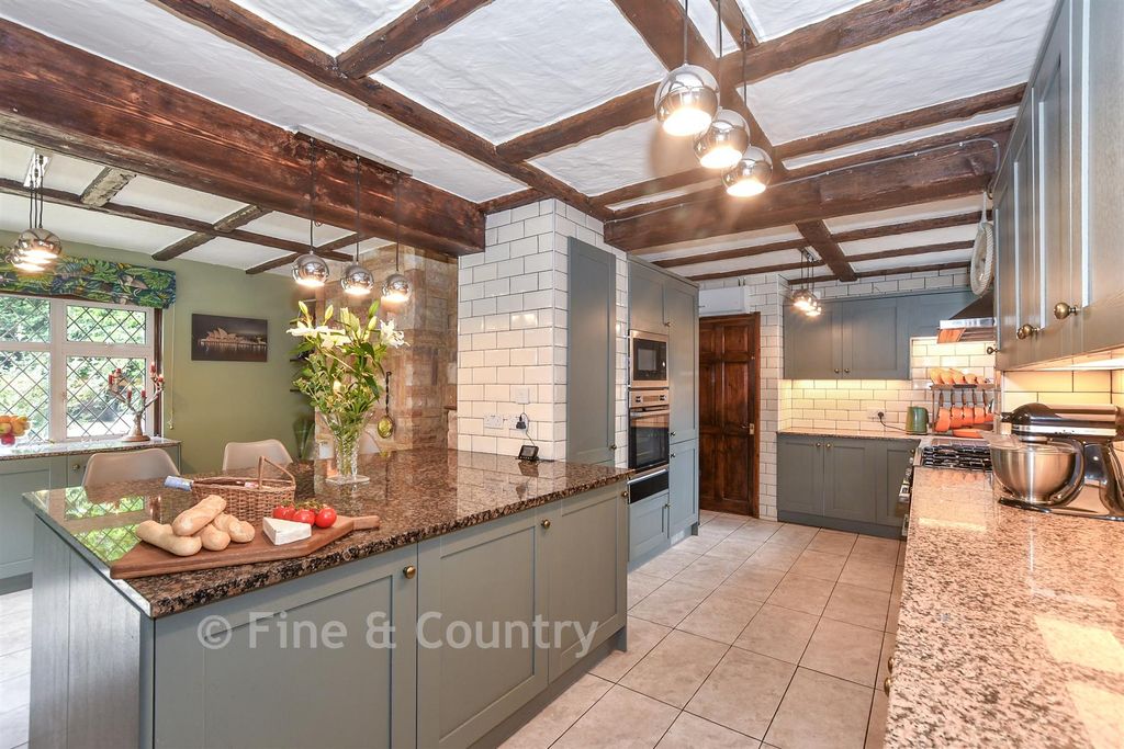 Property photo 3 of 16 Kitchen