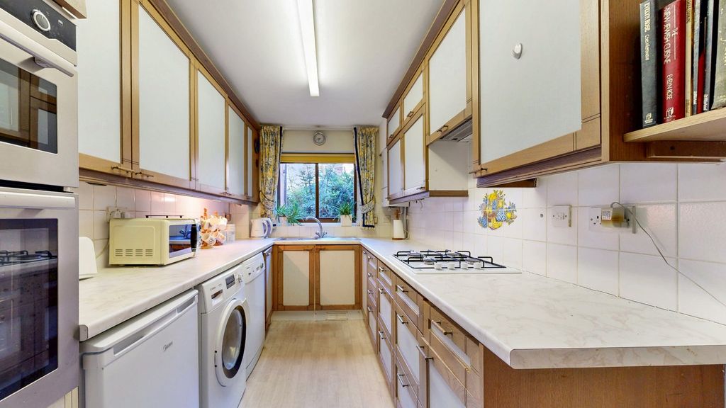 Property photo 3 of 12 Picture No. 11
