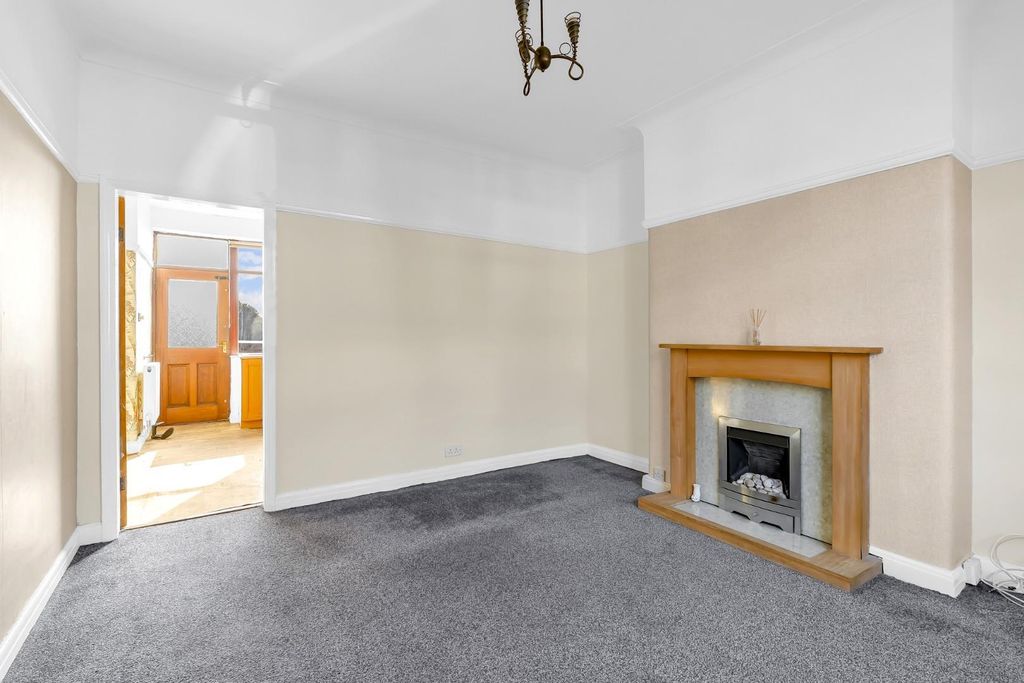 Property photo 2 of 16 Jubilee Road (2).Jpg