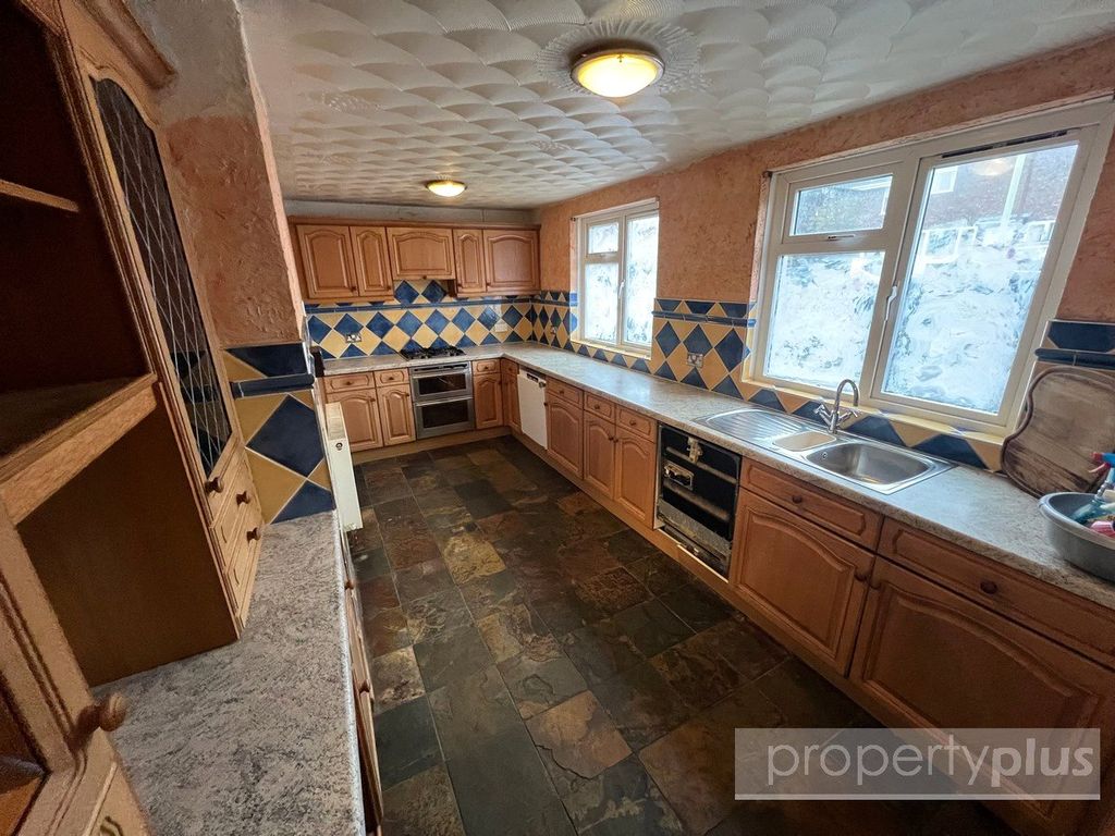 Property photo 2 of 14 Picture No. 11