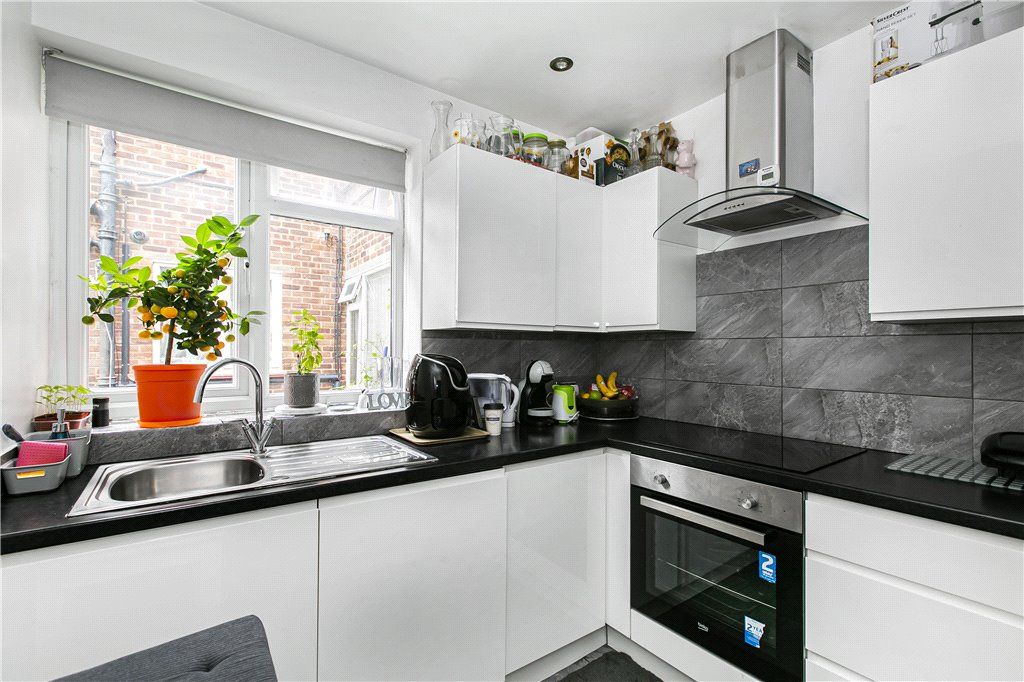 Property photo 3 of 9 Kitchen