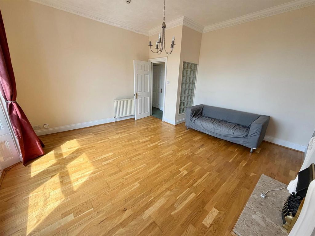 Property photo 3 of 18 Living Room