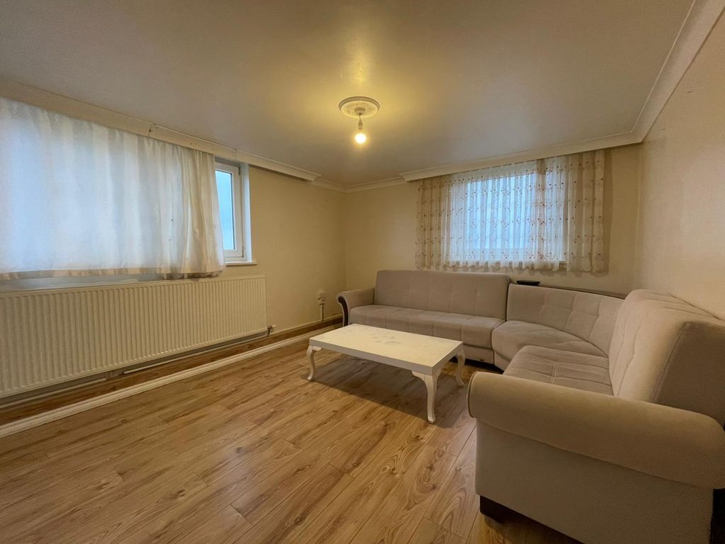 Property photo 1 of 14 Photo 9