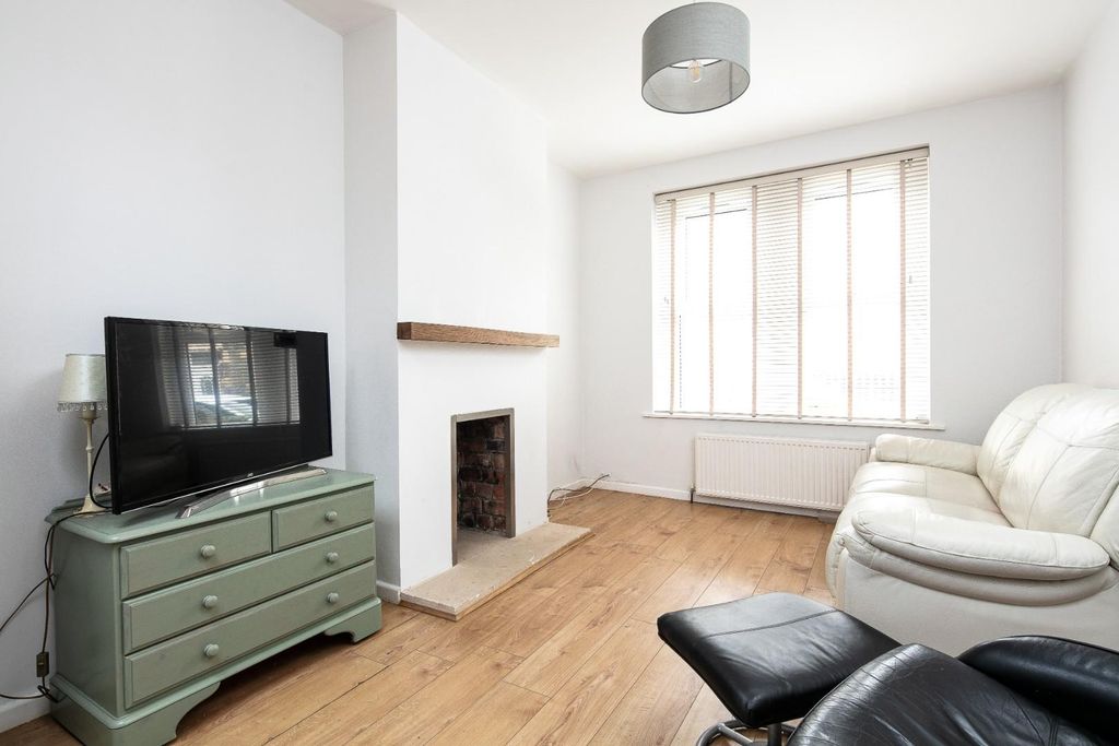 Property photo 3 of 13 71 Hungerford Road-2.Jpg