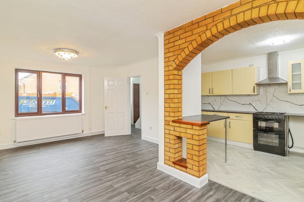 Property photo 3 of 19 Pbox-Img.Jpg