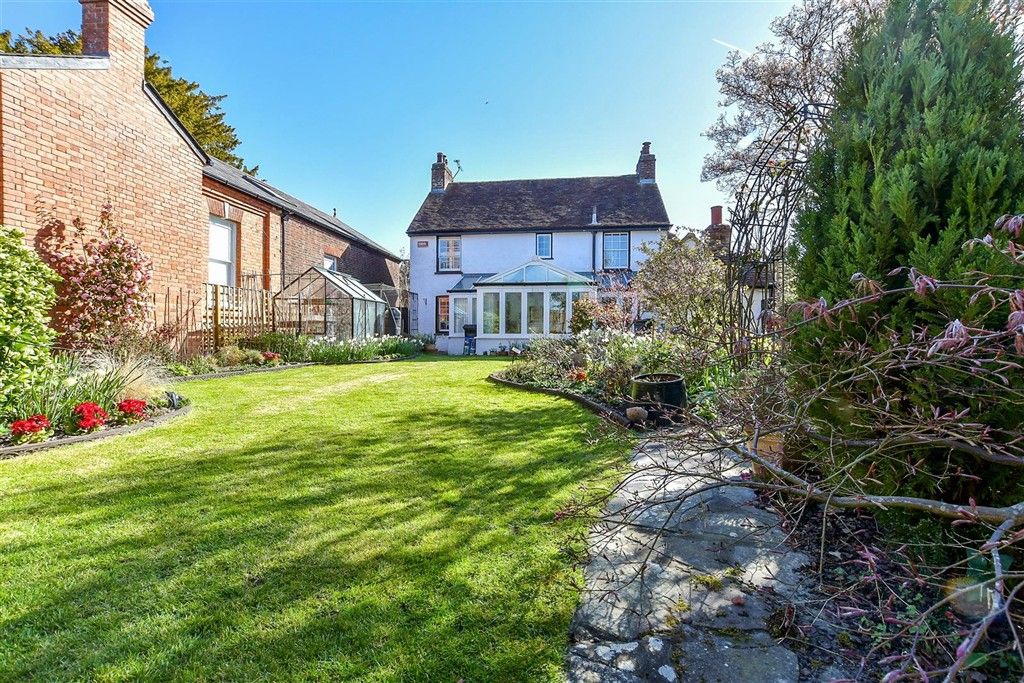 Property photo 1 of 15 House Back