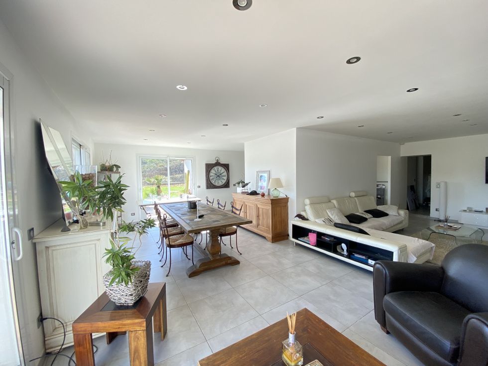 Property photo 3 of 25