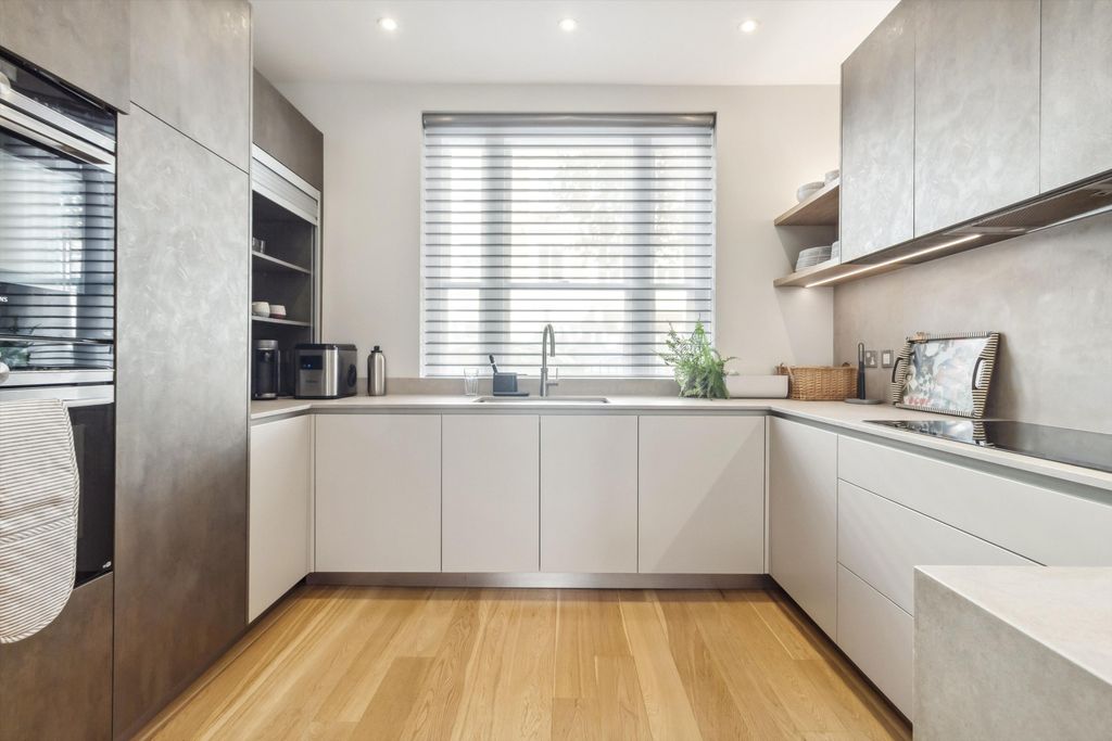 Property photo 3 of 21 Image