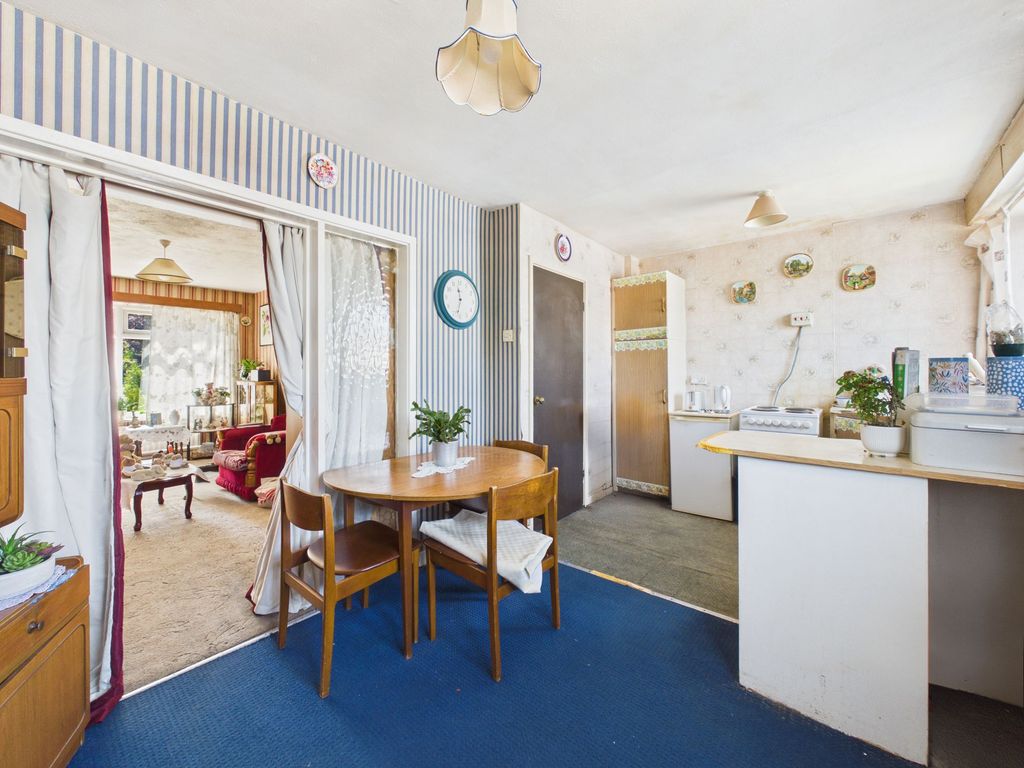 Property photo 3 of 18 Dining Kitchen