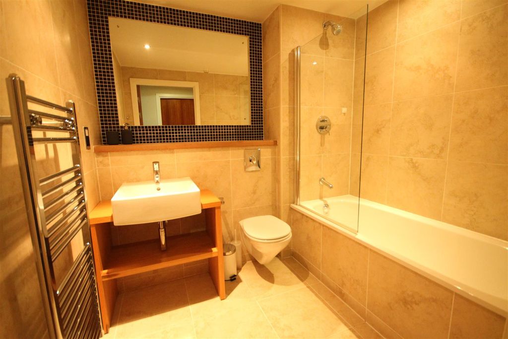 Property photo 3 of 7 Bathroom/WC