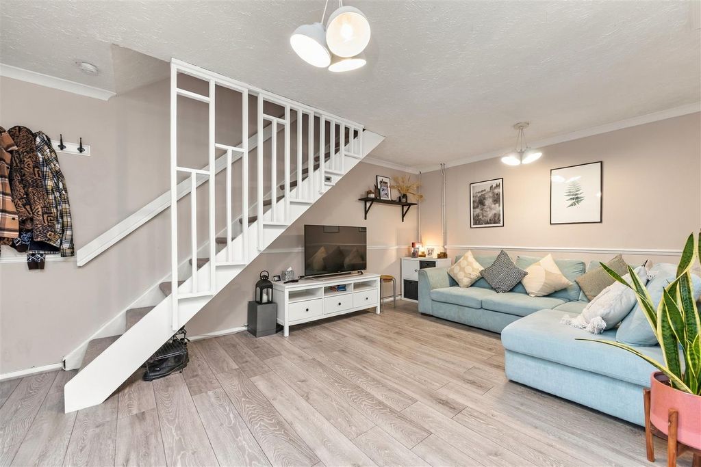 Property photo 2 of 19 48 Downs Close, Purbrook-Porticomarketing-Soldby-1