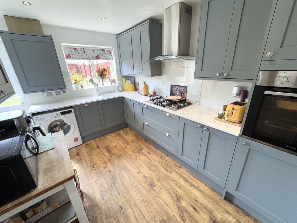 Property photo 3 of 15 Kitchen