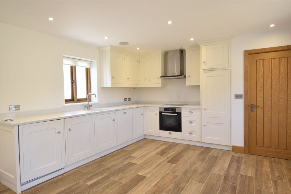 Property photo 2 of 10 Kitchen