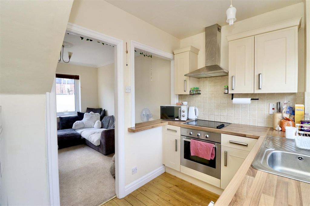 Property photo 2 of 8