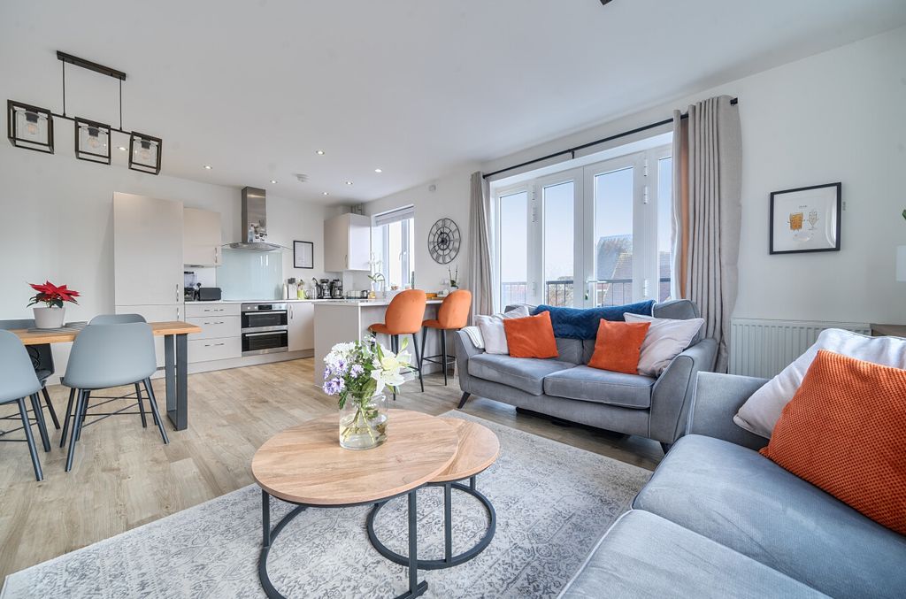 Property photo 1 of 15 1405669-12-697Ca1...