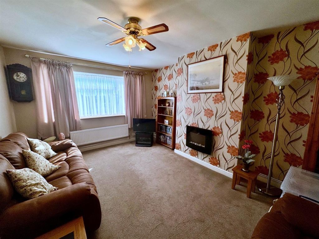 Property photo 2 of 13 Sitting Room