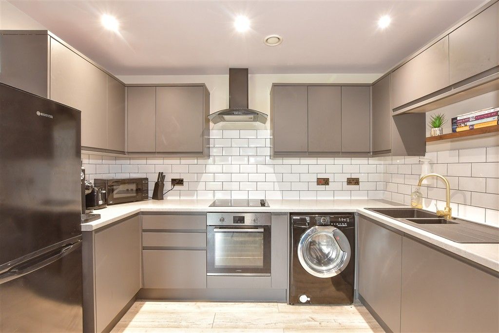 Property photo 3 of 8 Kitchen