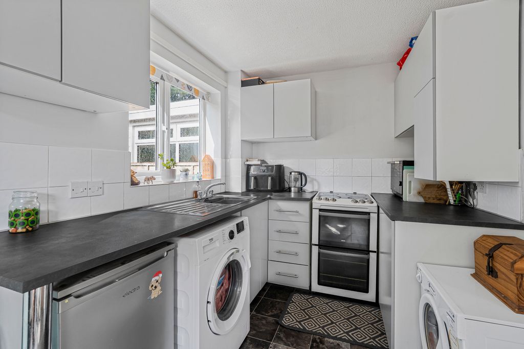 Property photo 2 of 14 Kitchen