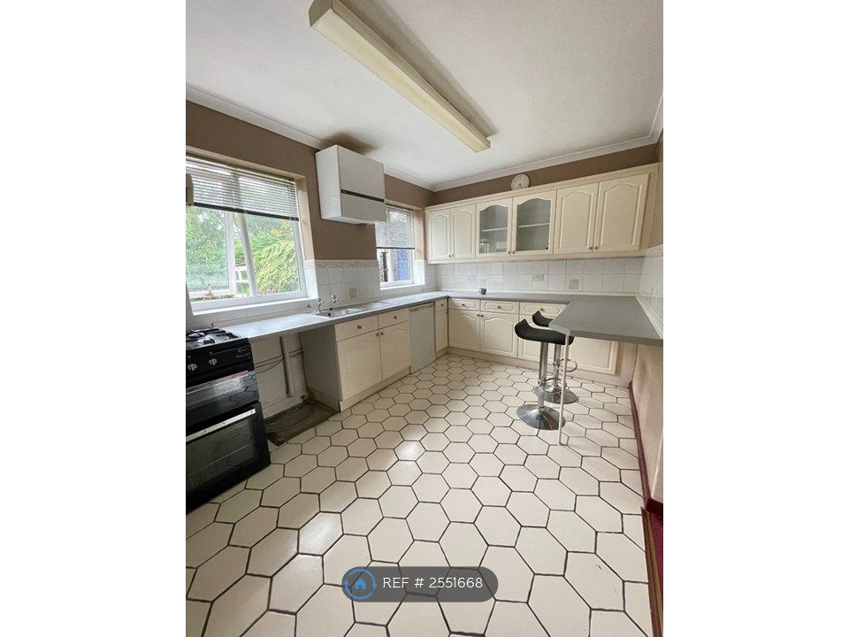 Property photo 3 of 16 Kitchen
