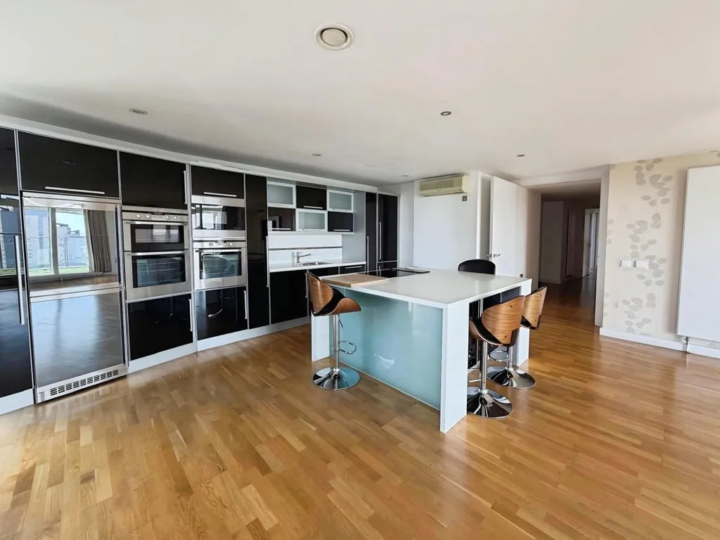 Apartment in Salford, Salford Quays, Greater Manchester - View 6