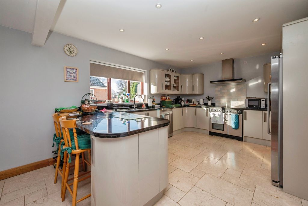 Property photo 2 of 25