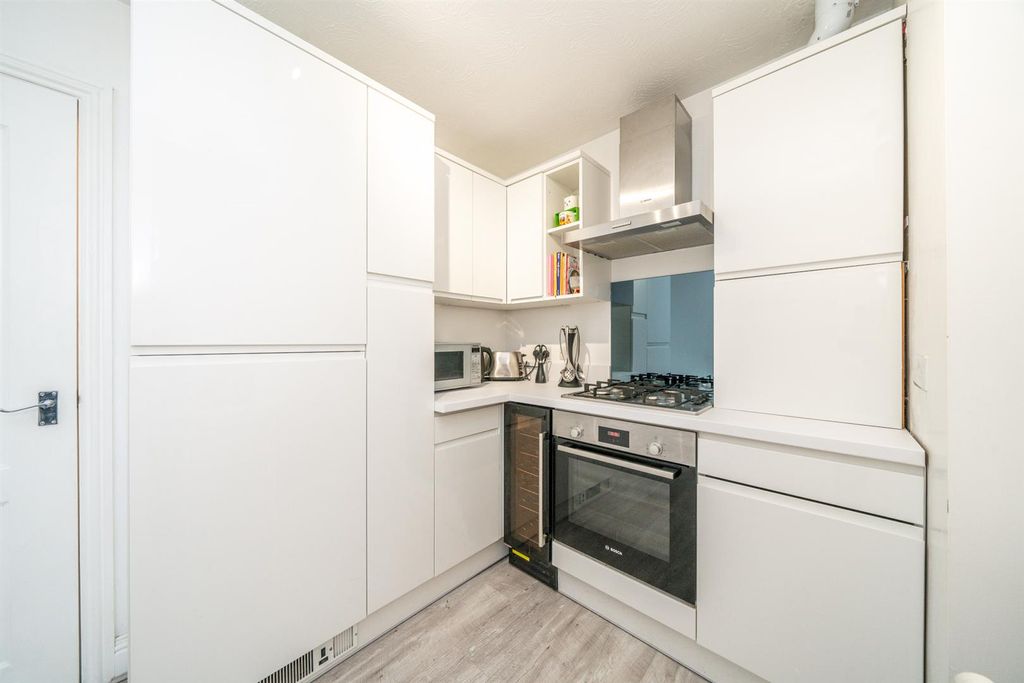 Property photo 3 of 16 Flat-5,-106-London-Road-1002.Jpg