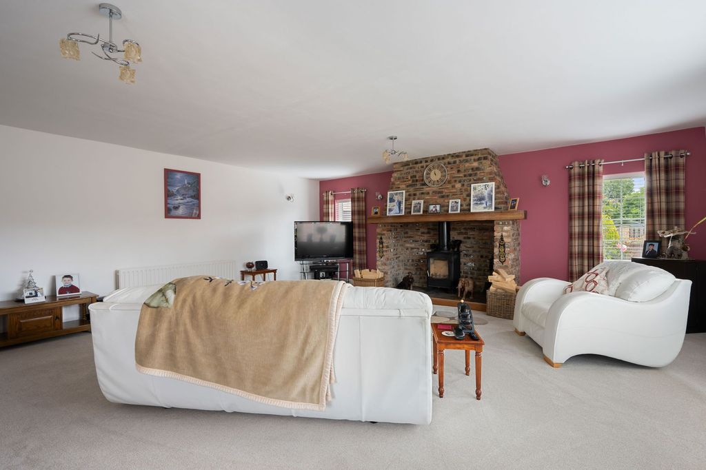 Property photo 3 of 33