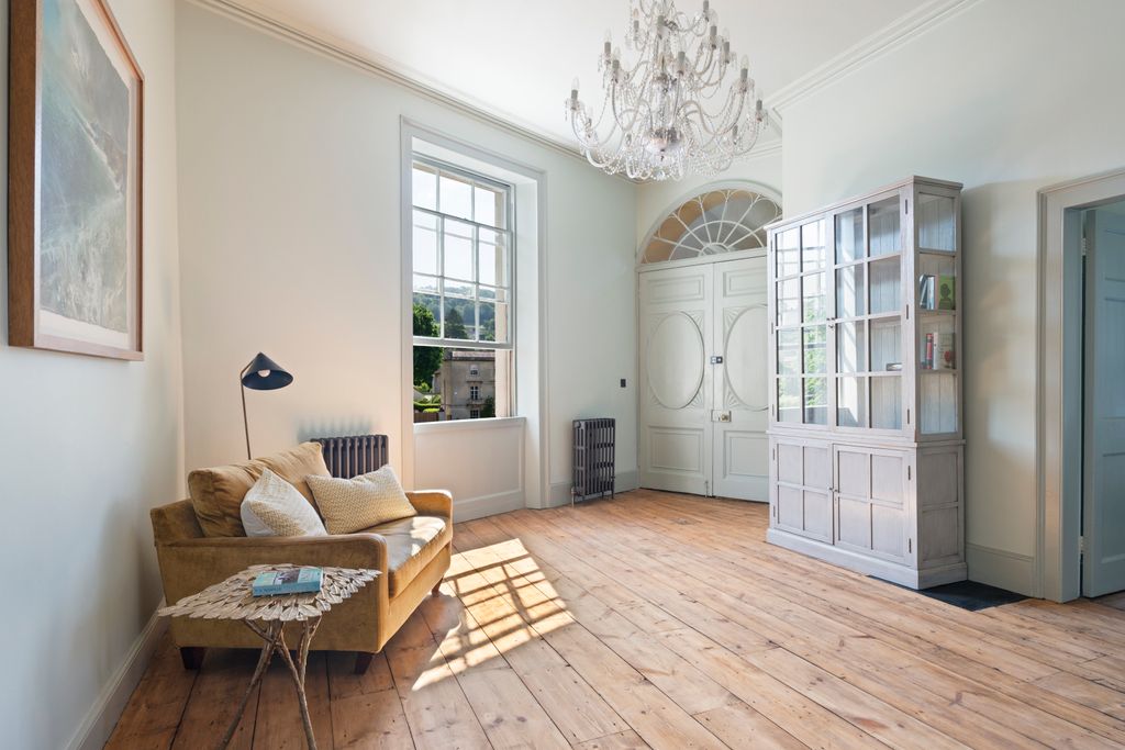 Property photo 2 of 17 Entrance Hall
