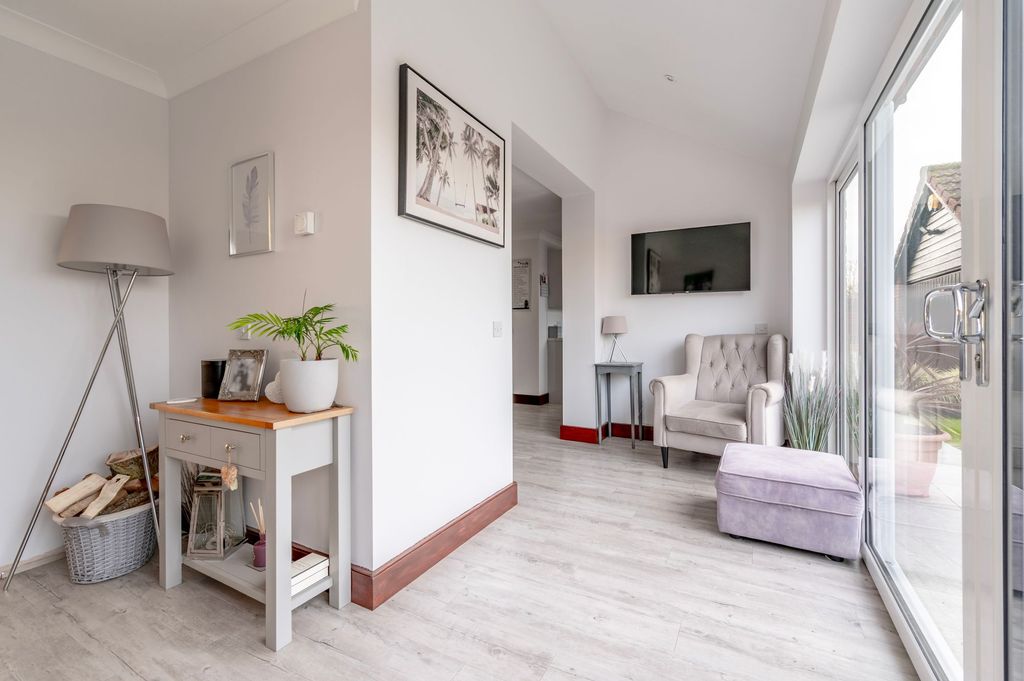 Property photo 3 of 26