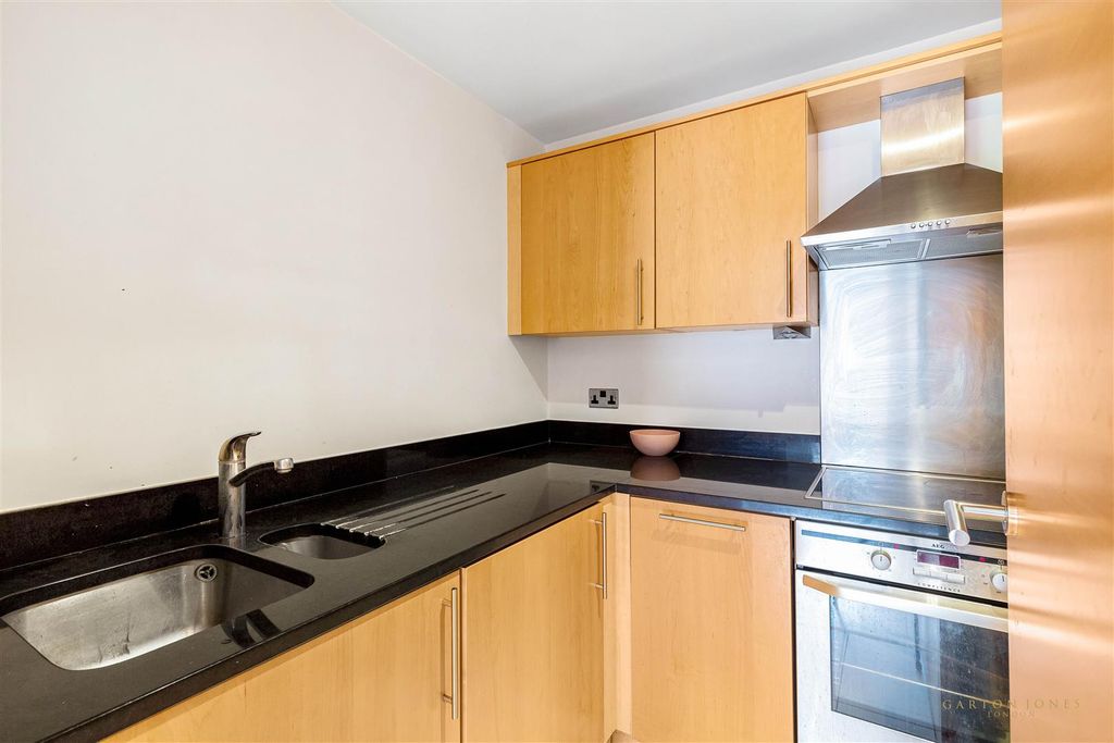 Property photo 2 of 9 Kitchen.Jpg