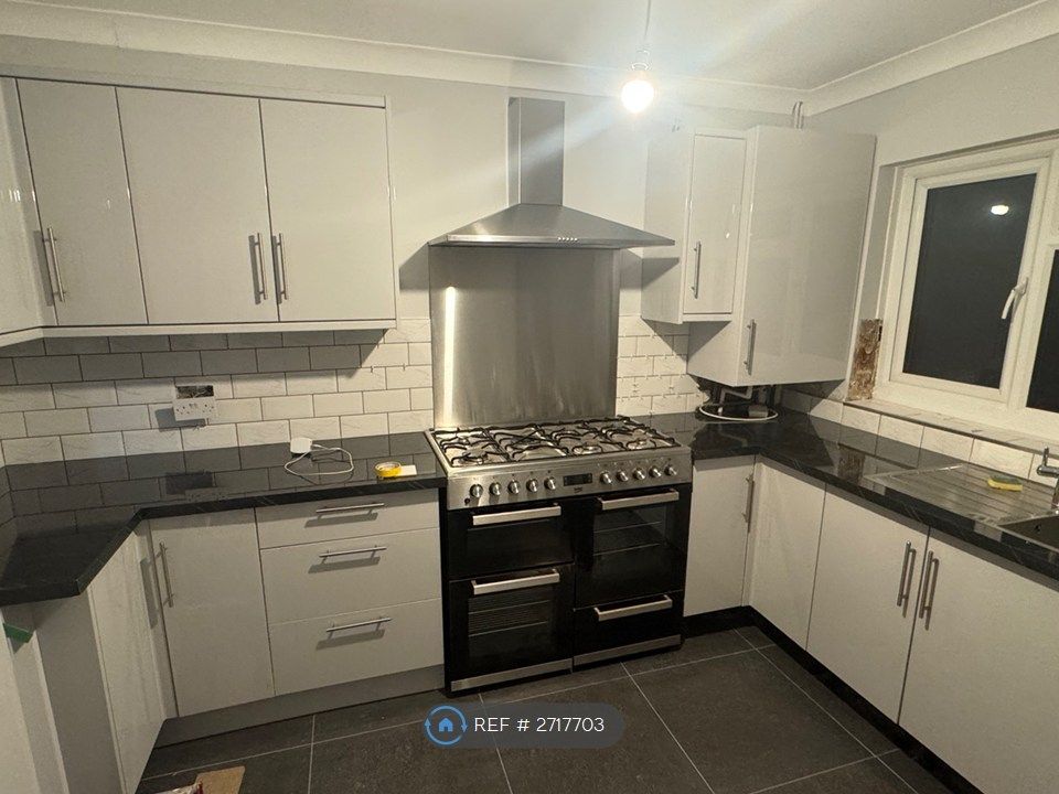 Property photo 1 of 5 Brand New Kitchen