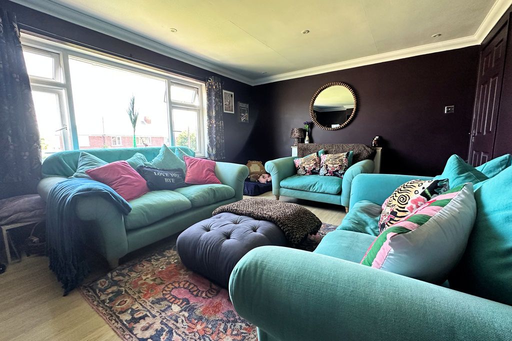 Property photo 2 of 13 Lounge