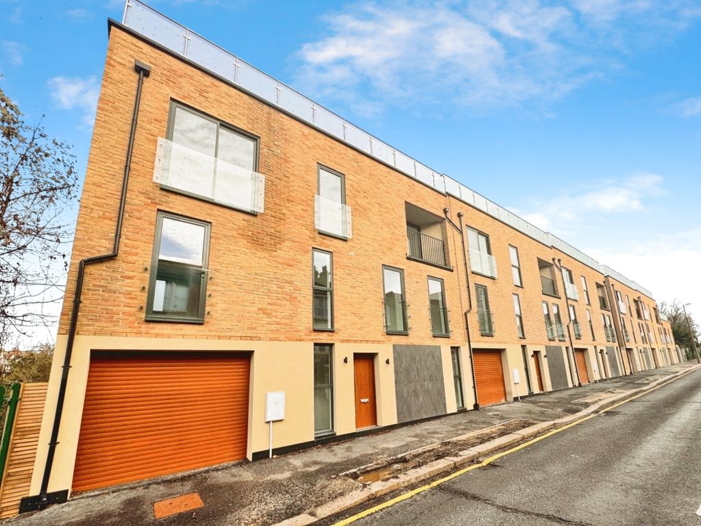 Property photo 1 of 26 Pbox-Front_Of_House-427401.Jpg