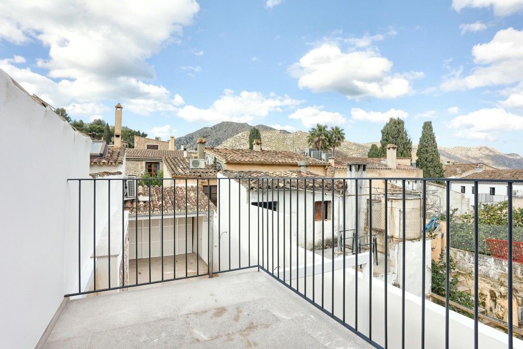 Property photo 3 of 20 Terrace