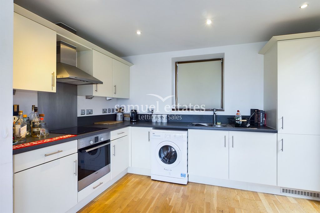 Property photo 3 of 6 Kitchen