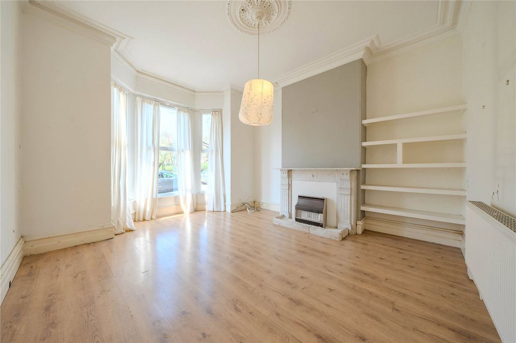 Property photo 2 of 16 Gf Lounge